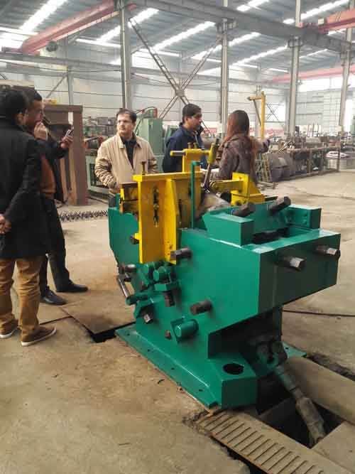 Người mua Ấn Độ đến thăm