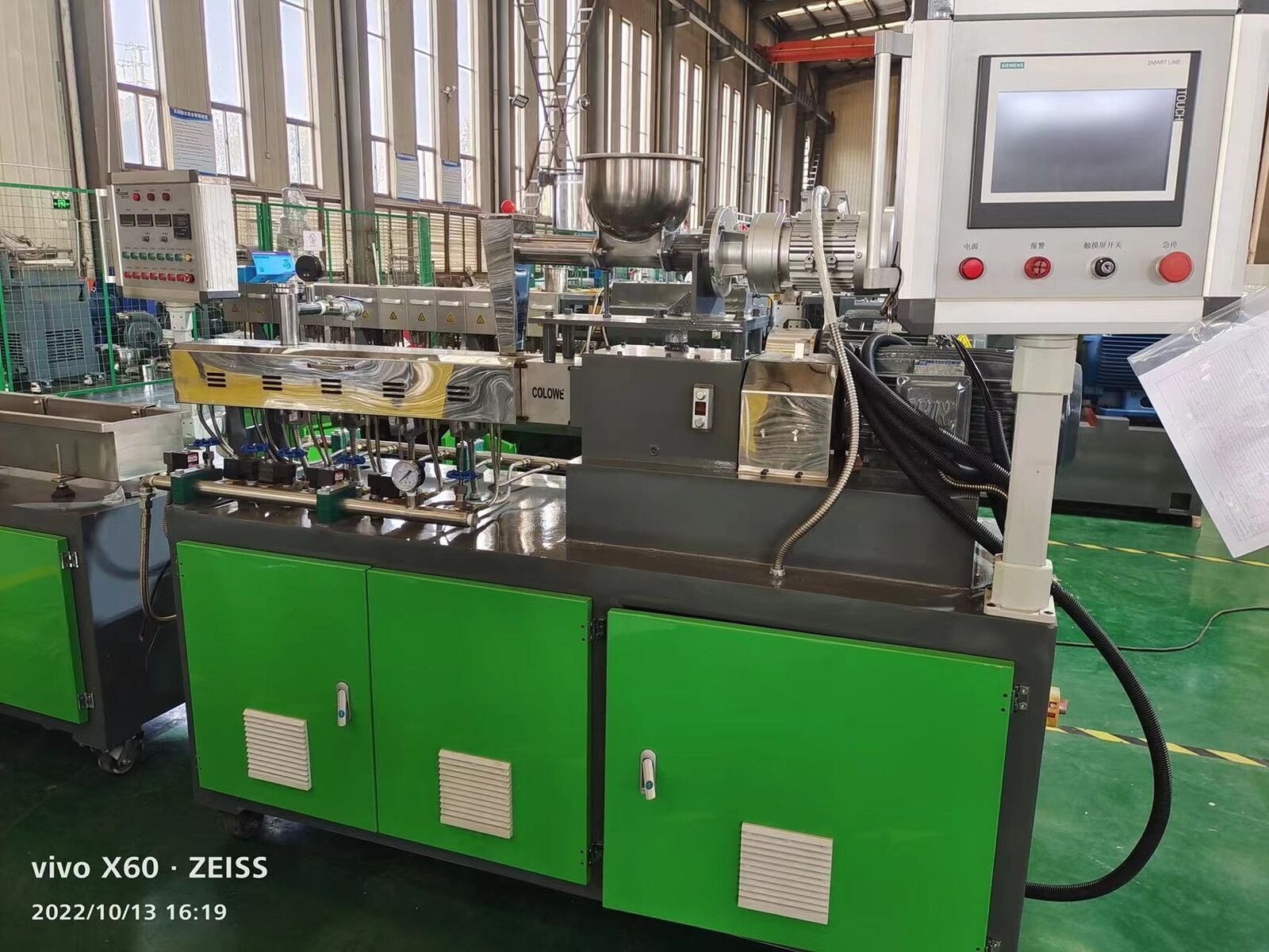 CLIENTUL DIN AFRICA DE SUD PLASEAZĂ O COMANDĂ DE EXTRUDER DE LABORATOR