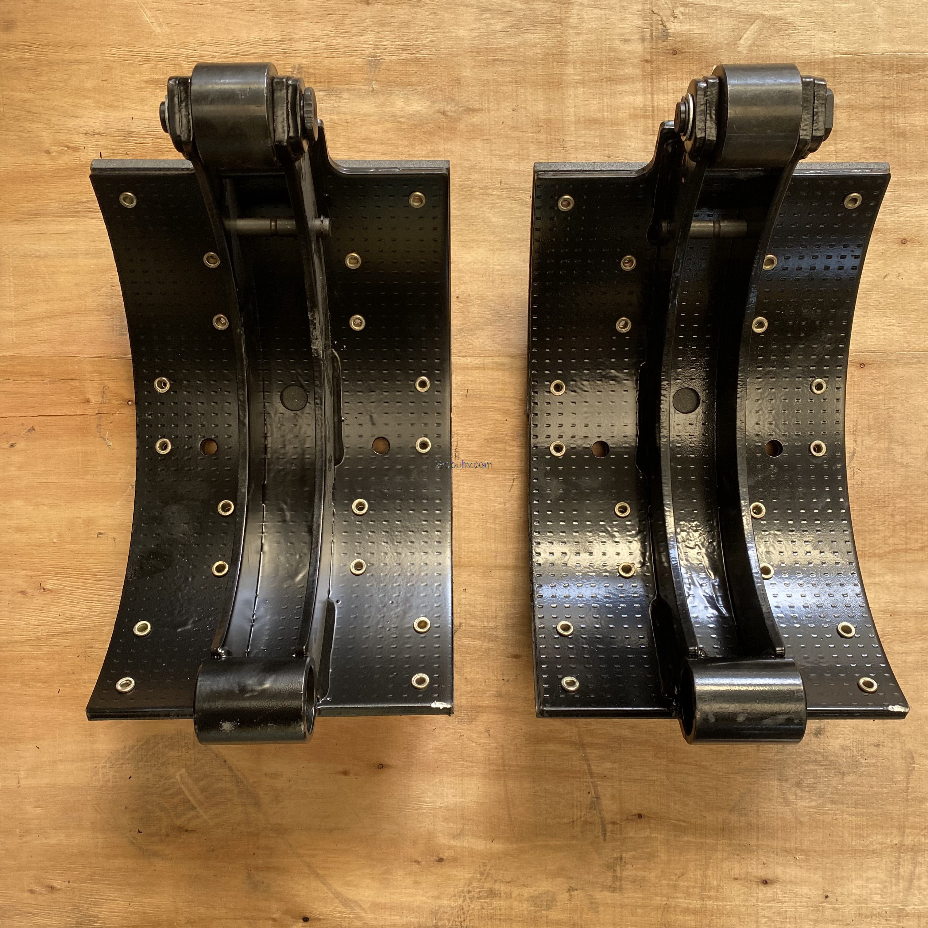 HD90129340421 Brake pads Shacman Delong Hand Model Heavy Duty Trucks with STR Platform Rear Axle 410mm Drum Brake Shoe Assembly Welded 