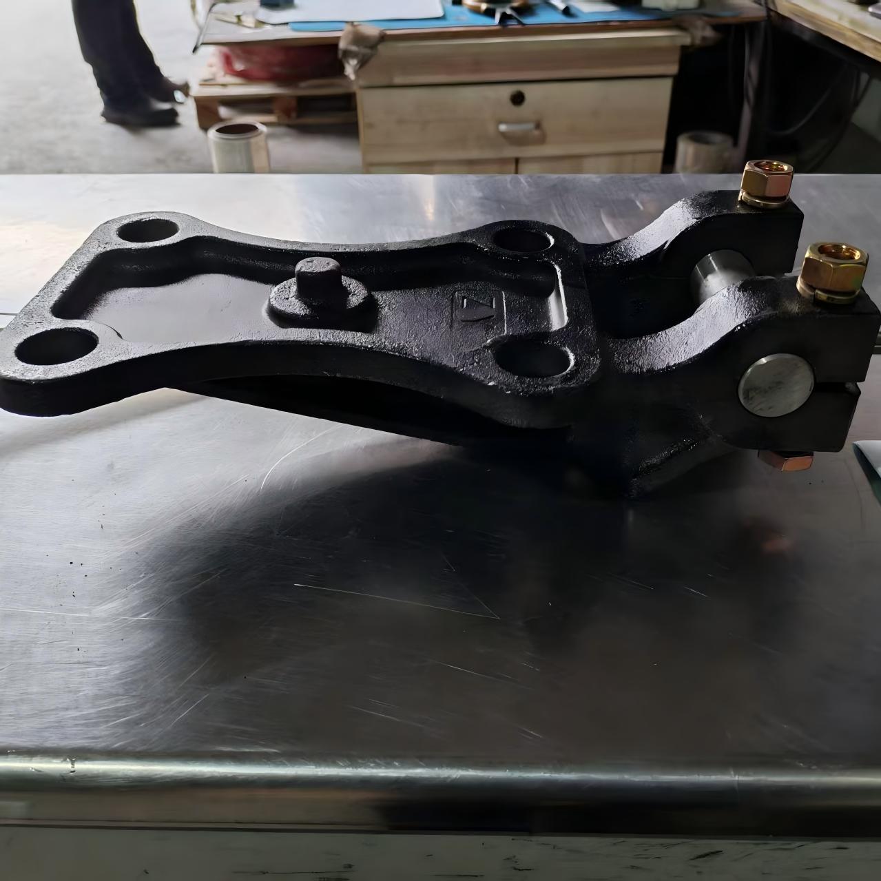 Truck Suspension Shackle Old Model Heavy Duty Leaf Spring Connection Component