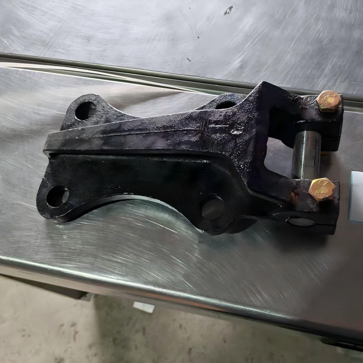 Truck Suspension Shackle Old Model Heavy Duty Leaf Spring Connection Component