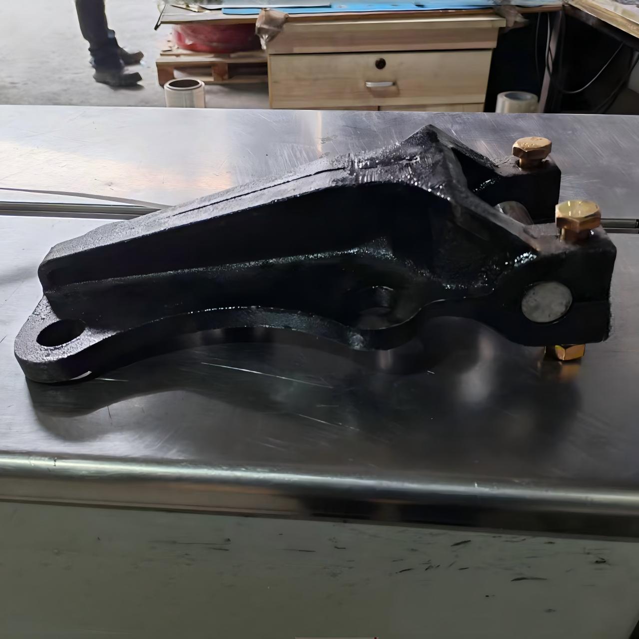 Truck Suspension Shackle Old Model Heavy Duty Leaf Spring Connection Component