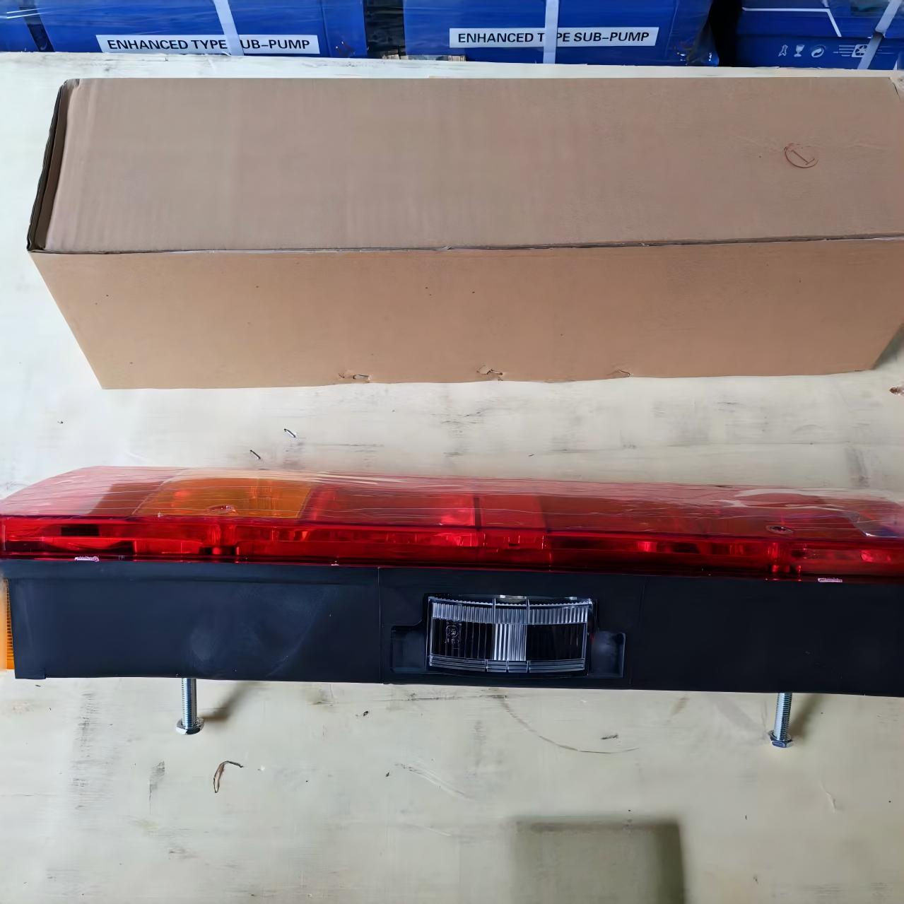 Rear Light L (Left) HOWO 371 Truck Tail Lamp Assembly WG9719810001 / WG9719810002