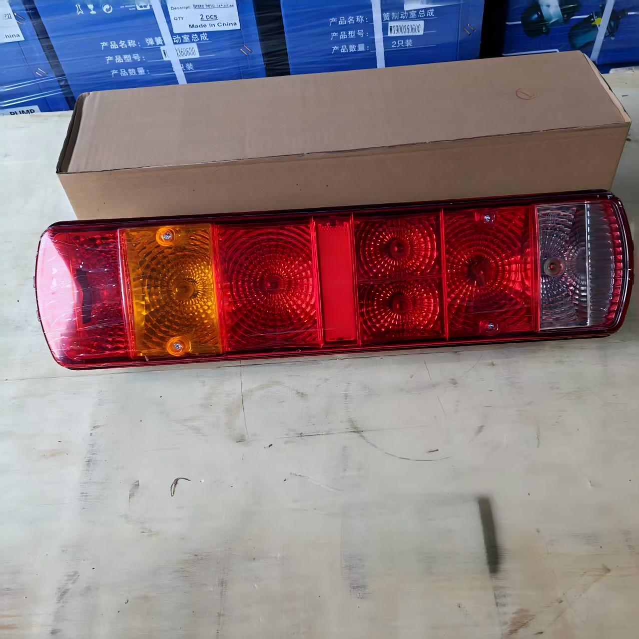 Rear Light L (Left) HOWO 371 Truck Tail Lamp Assembly WG9719810001 / WG9719810002