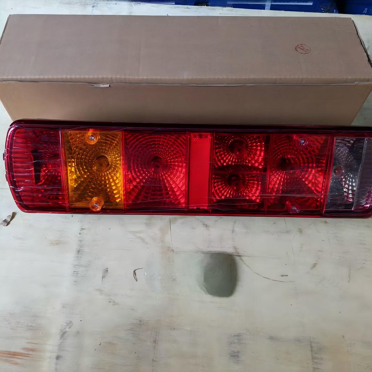 Rear Light R (Right) HOWO 371 Truck Tail Lamp Assembly WG9719810002