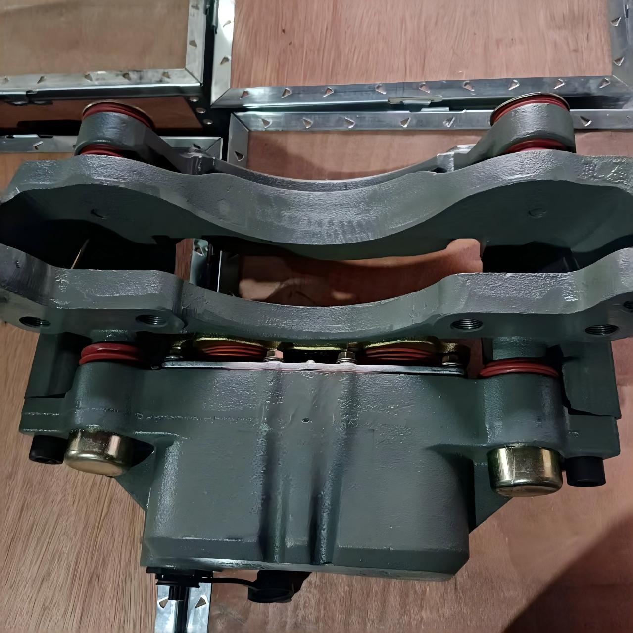 Brake Caliper R AZ9100443401 Heavy Duty Front Right Brake Caliper Assembly for SINOTRUK HOWO Truck