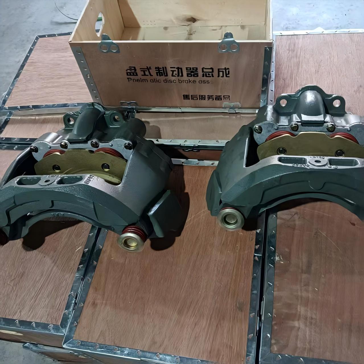 Brake Caliper R AZ9100443401 Heavy Duty Front Right Brake Caliper Assembly for SINOTRUK HOWO Truck