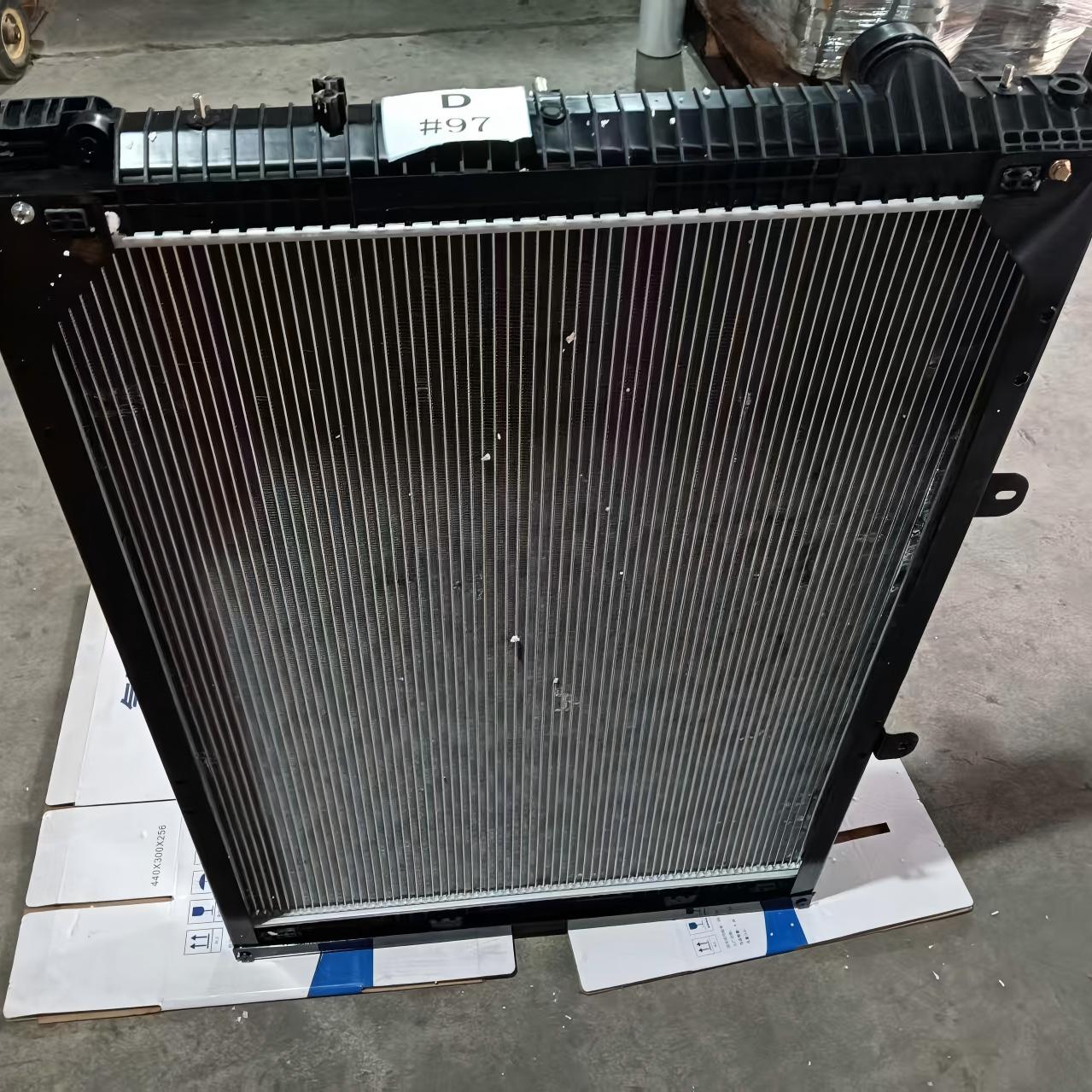 Radiator DZ95259532202 for Heavy Duty Truck Cooling System (Aluminum Engine Radiator)