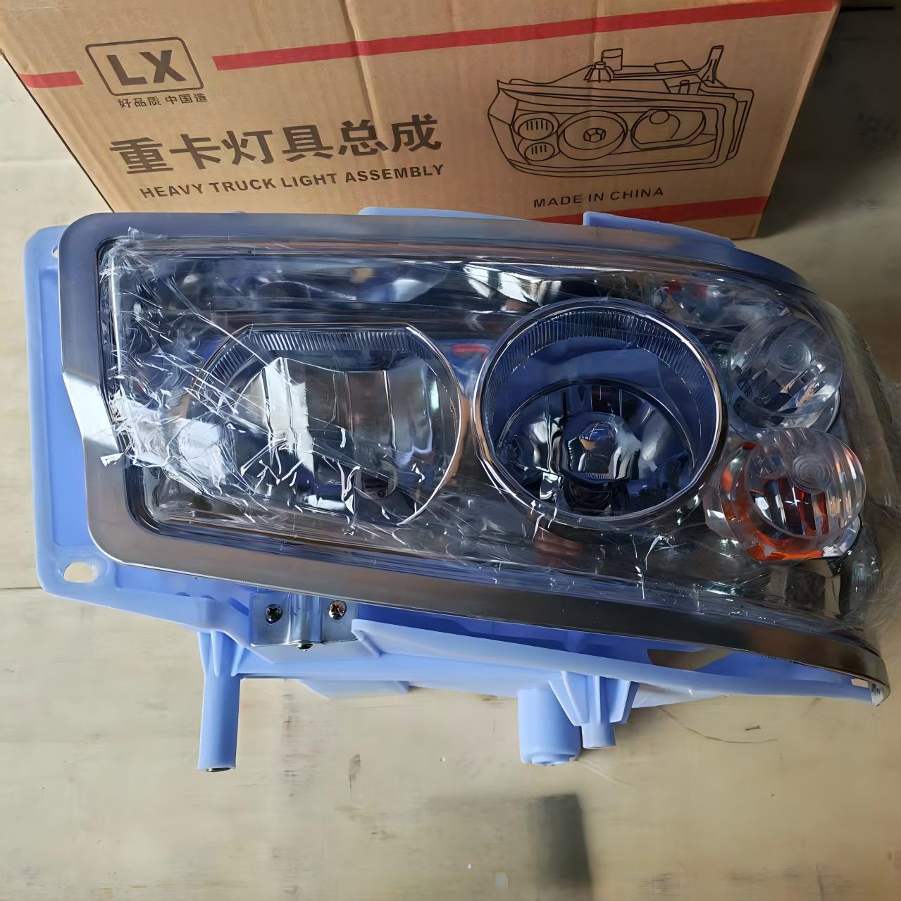 Headlamp R 371 WG9719720002 for SINOTRUK HOWO 371 Heavy Duty Truck (Right Front Headlight Assembly)