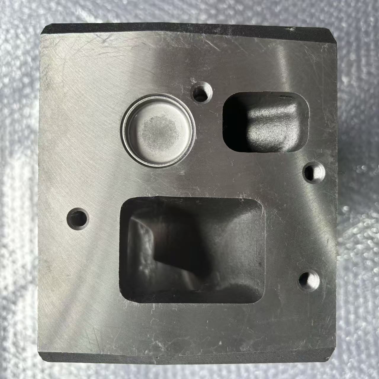 Cylinder Head VG1540040058 Euro II Engine Cylinder Head for HOWO STR Diesel Engine Parts