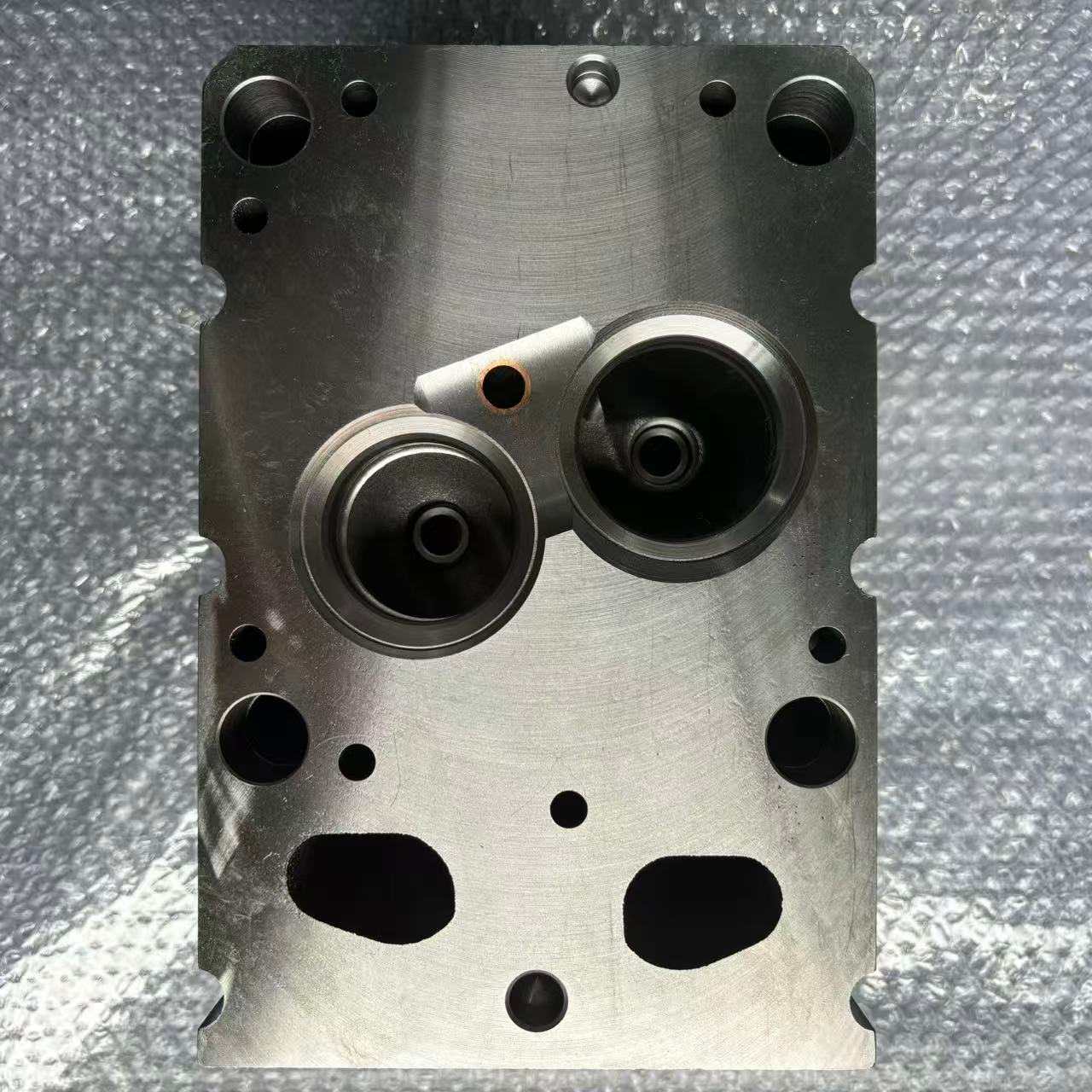 Cylinder Head VG1540040058 Euro II Engine Cylinder Head for HOWO STR Diesel Engine Parts