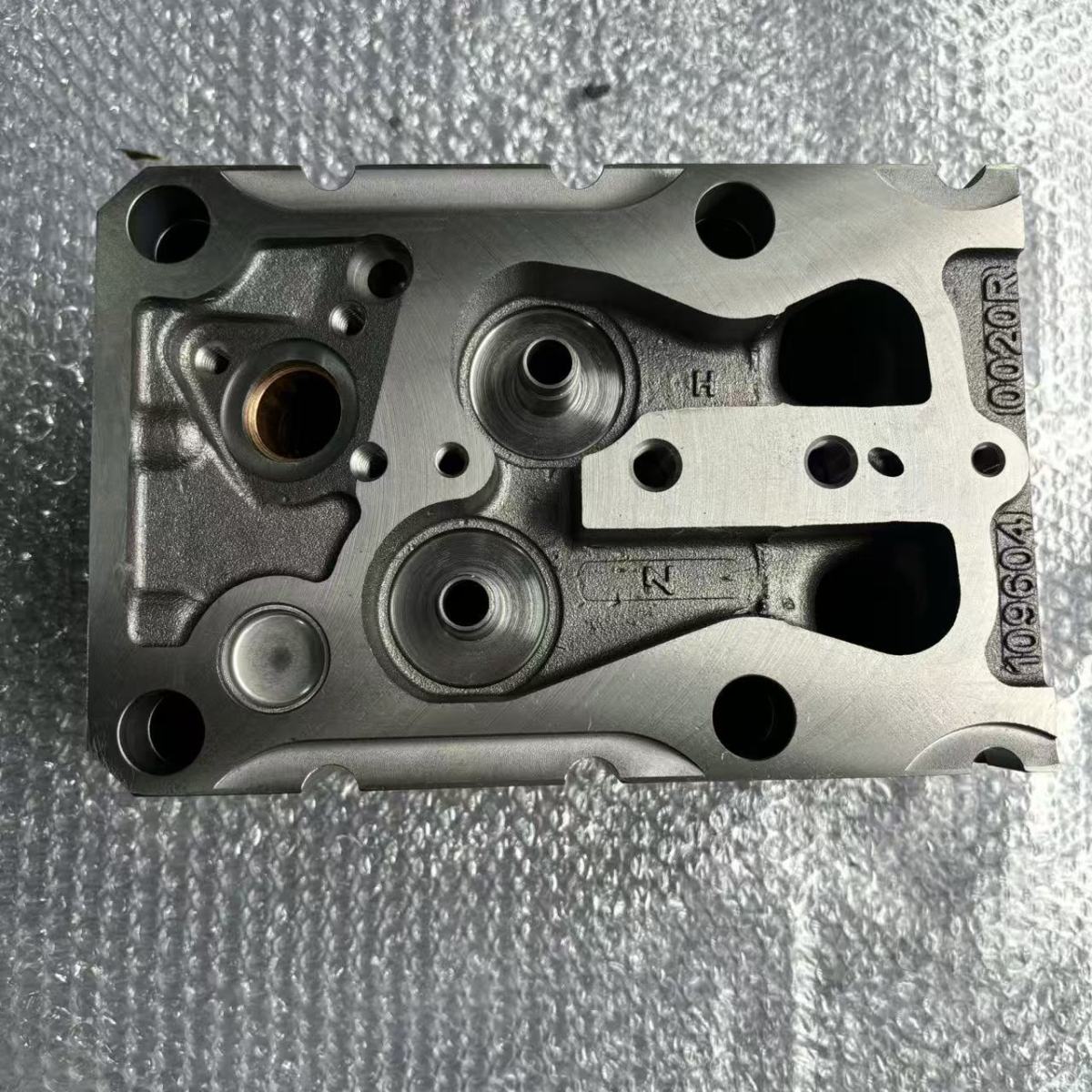 气缸盖AZ1096040028-共轨两气门 (1) 气缸盖AZ1096040028-共轨两气门 (1)