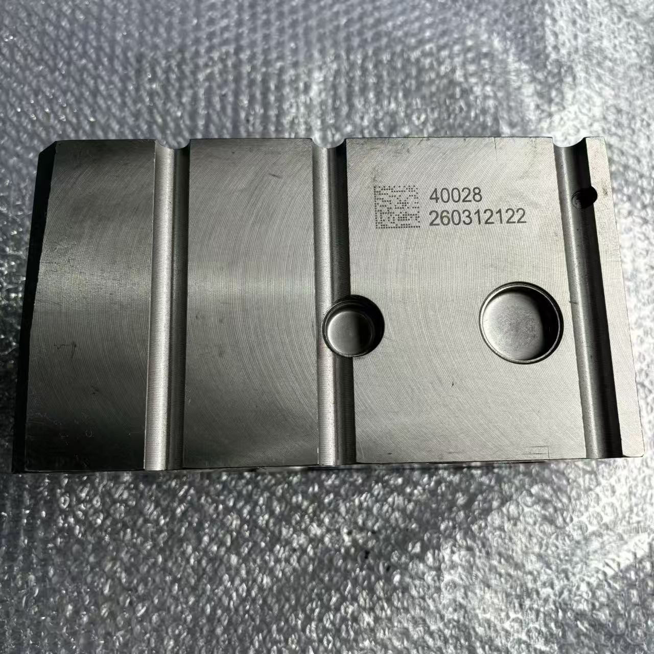 Cylinder Head AZ1096040028 Common Rail Two Valve Engine Cylinder Head for HOWO Diesel Engine Parts