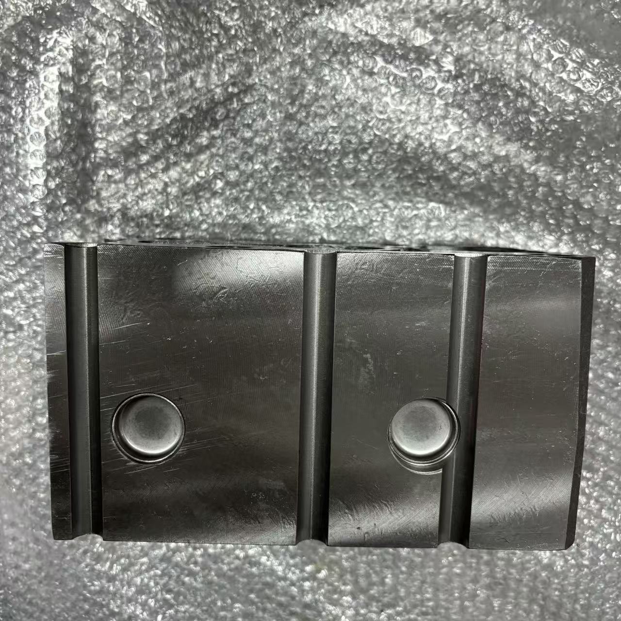 Cylinder Head AZ1034040030 Engine Cylinder Head for Sinotruk HOWO Heavy Duty Truck Diesel Engine Parts