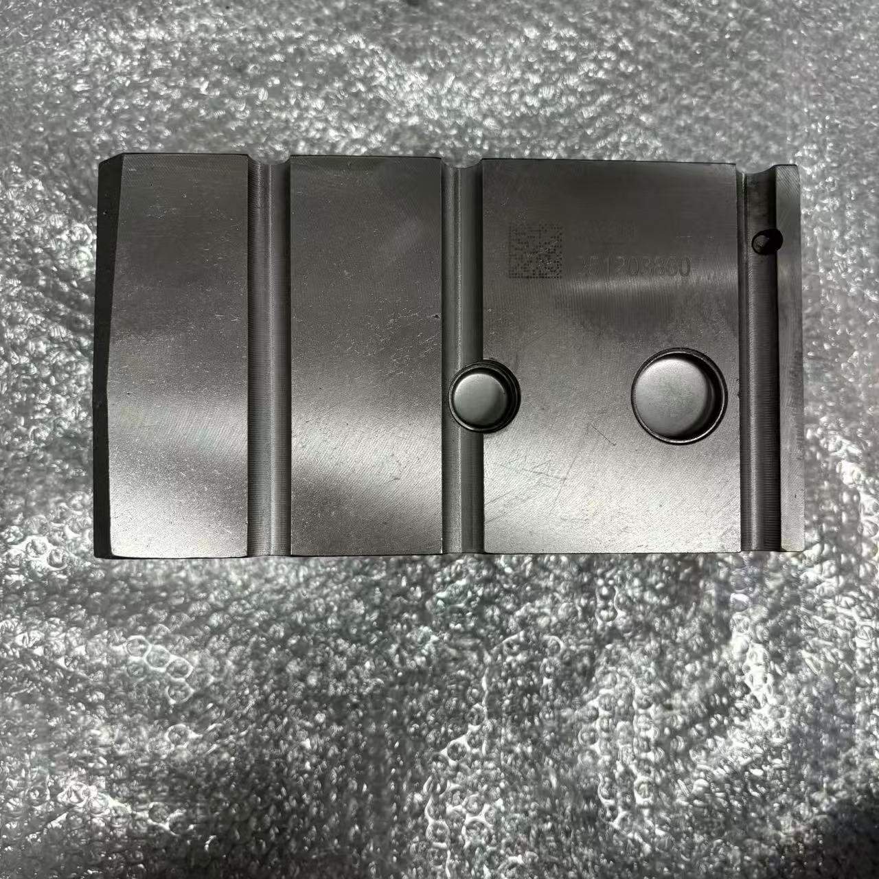 Cylinder Head AZ1096040028 Common Rail Two Valve Engine Cylinder Head for HOWO Diesel Engine Parts
