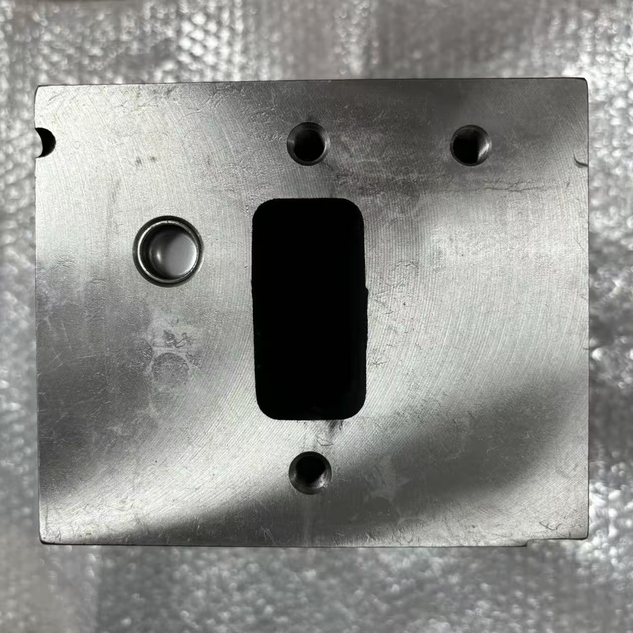 Cylinder Head A21246040010D Engine Cylinder Head for Sinotruk D12 Heavy Duty Truck Diesel Engine Parts