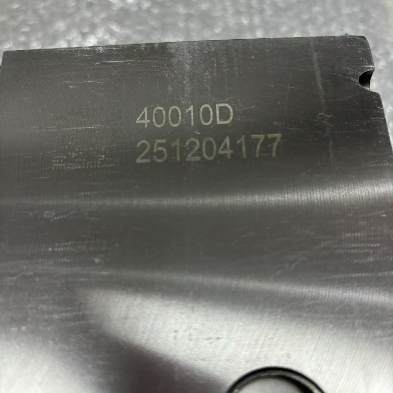 Cylinder Head A21246040010D Engine Cylinder Head for Sinotruk D12 Heavy Duty Truck Diesel Engine Parts