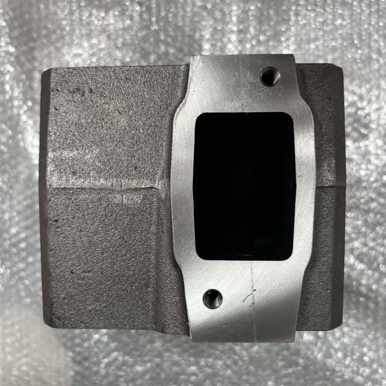 Cylinder Head A21246040010D Engine Cylinder Head for Sinotruk D12 Heavy Duty Truck Diesel Engine Parts