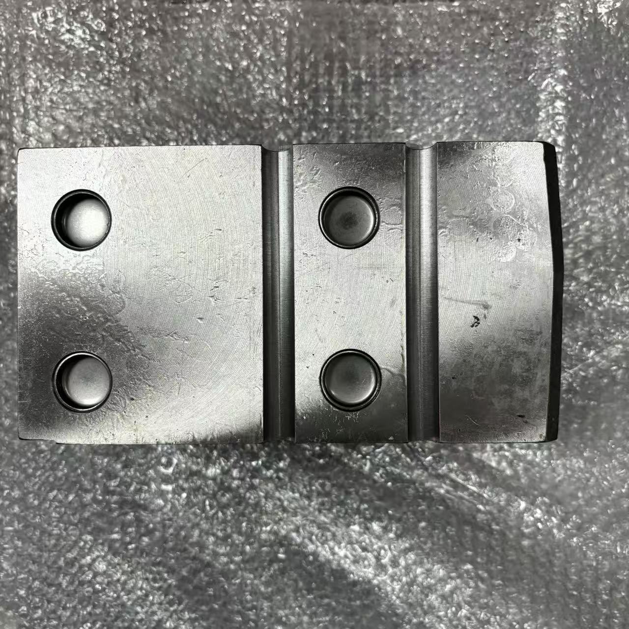 Cylinder Head A21246040010D Engine Cylinder Head for Sinotruk D12 Heavy Duty Truck Diesel Engine Parts