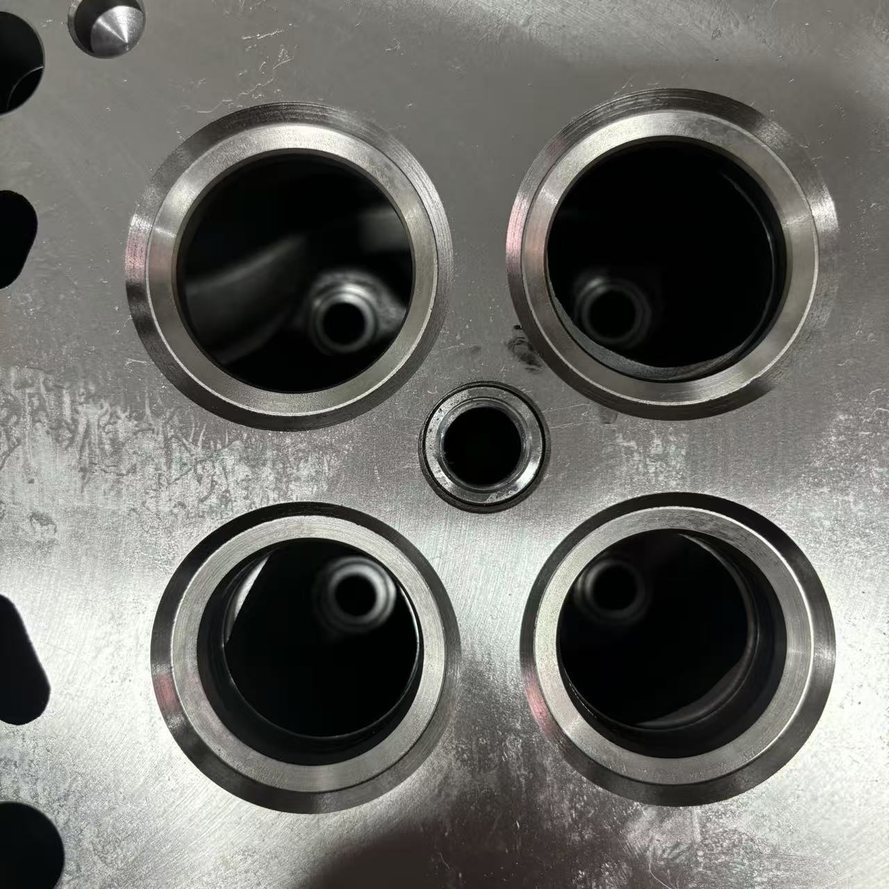 Cylinder Head A21238040004 Engine Cylinder Head for Sinotruk 12L Gas Engine Heavy Duty Truck Parts