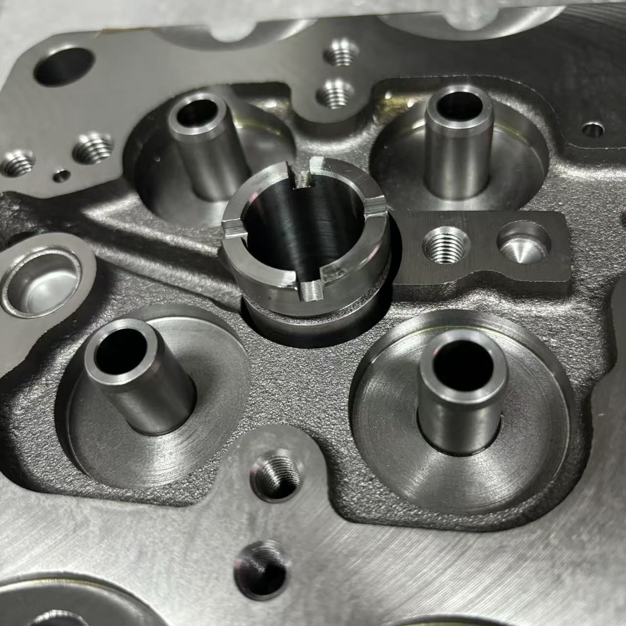 Cylinder Head A21238040004 Engine Cylinder Head for Sinotruk 12L Gas Engine Heavy Duty Truck Parts