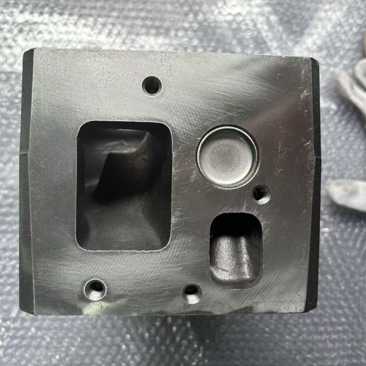 Cylinder Head 61560040068 Euro II Two Valve Engine Cylinder Head for WD615 HOWO STR Diesel Engine Parts
