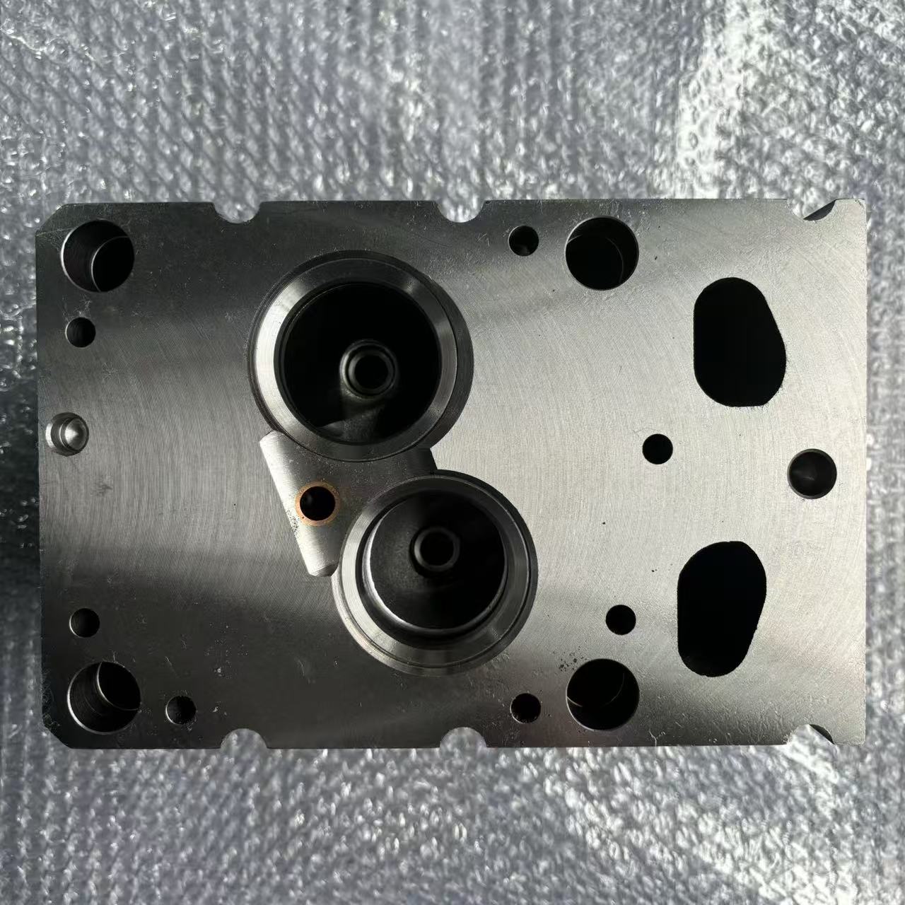 Cylinder Head 61560040058 Euro II Two Valve Engine Cylinder Head for WD615 HOWO STR Diesel Engine Parts