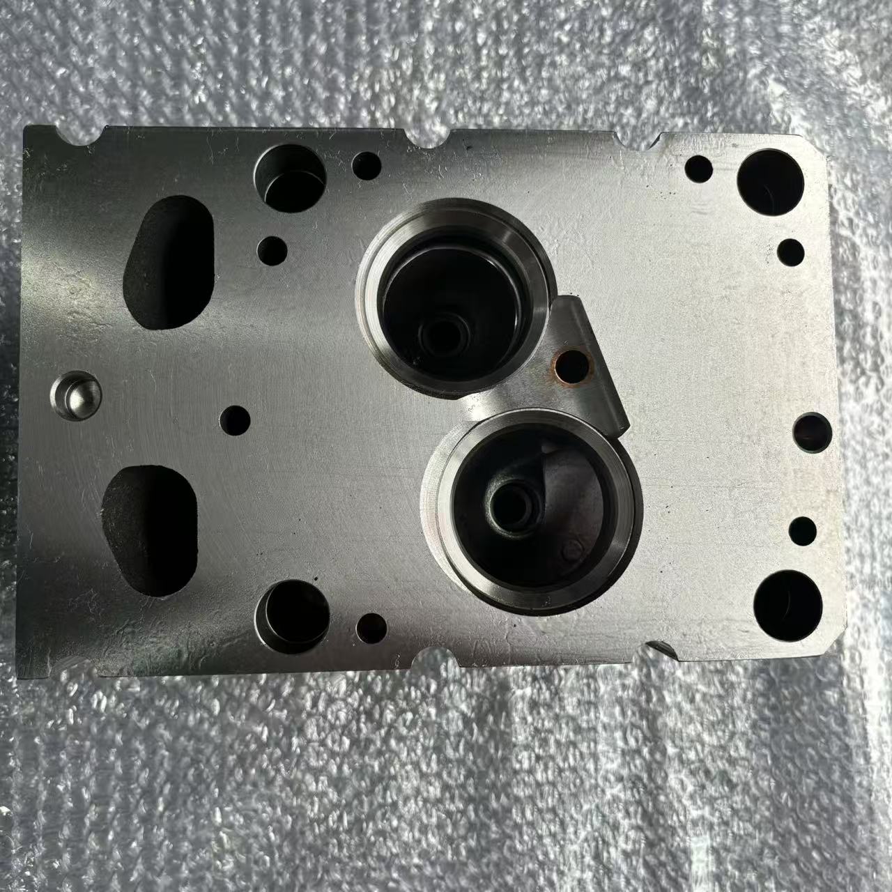 Cylinder Head 61560040040A Euro II Two Valve Engine Cylinder Head for WD615 HOWO STR Diesel Engine Parts