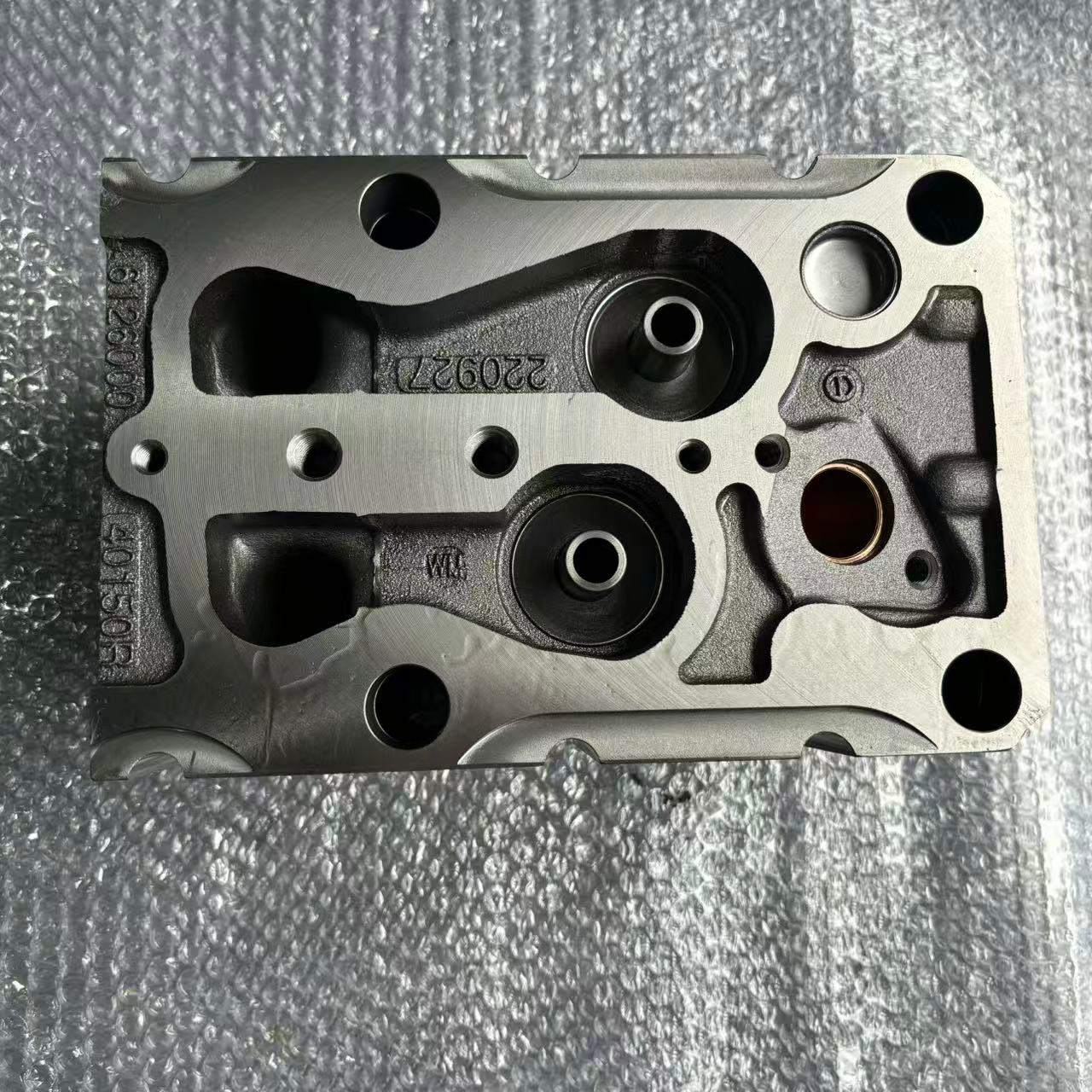Cylinder Head 61560040040A Euro II Two Valve Engine Cylinder Head for WD615 HOWO STR Diesel Engine Parts