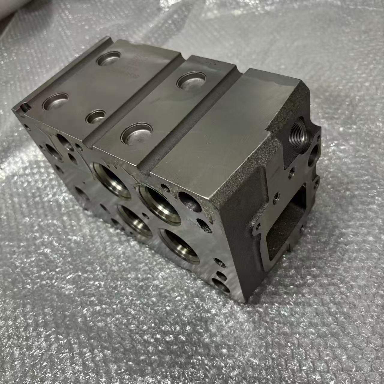 Cylinder Head 612650040038 Euro V Four Valve Engine Cylinder Head for WP12 Heavy Duty Truck Diesel Engine Parts