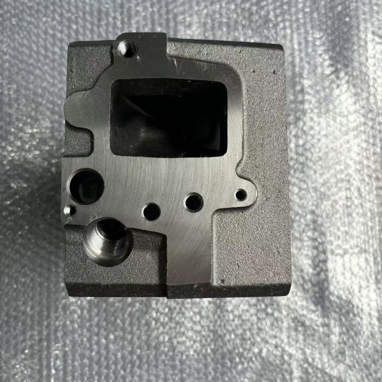 Cylinder Head 612630040001 P12 Four Valve Engine Cylinder Head for Heavy Duty Truck Diesel Engine Parts
