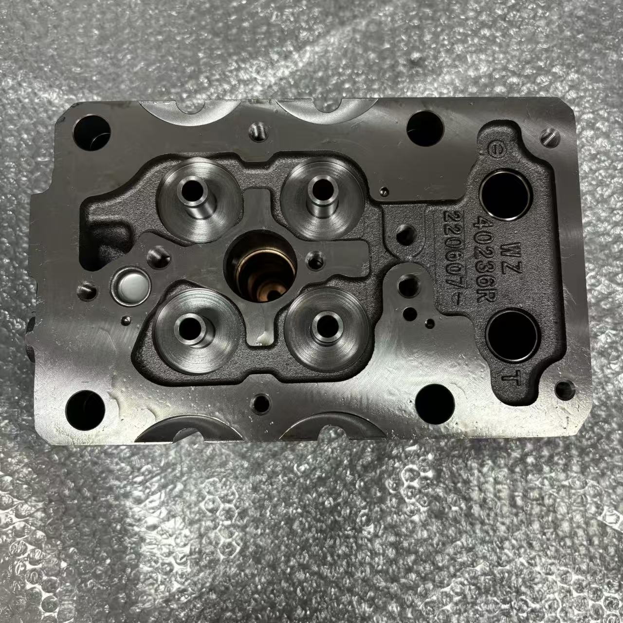 Cylinder Head 1007877683 P12 Export Type Engine Cylinder Head for Heavy Duty Truck Diesel Engine Parts