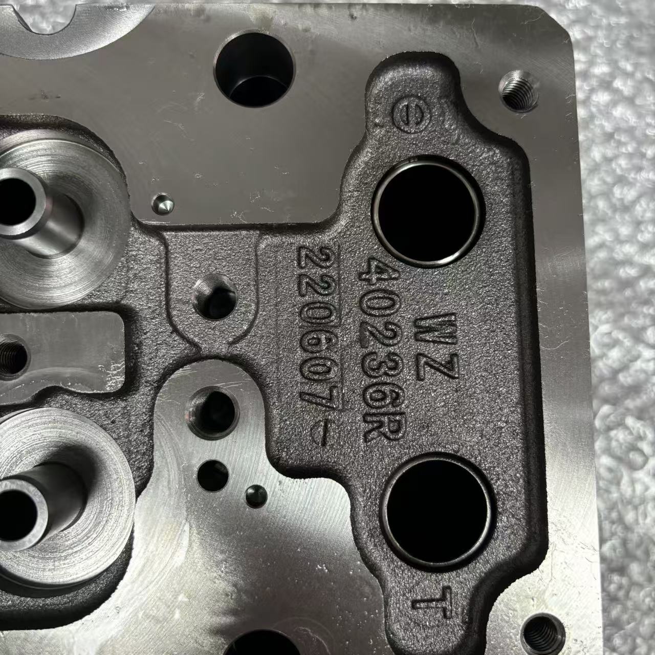 Cylinder Head 1007877683 P12 Export Type Engine Cylinder Head for Heavy Duty Truck Diesel Engine Parts