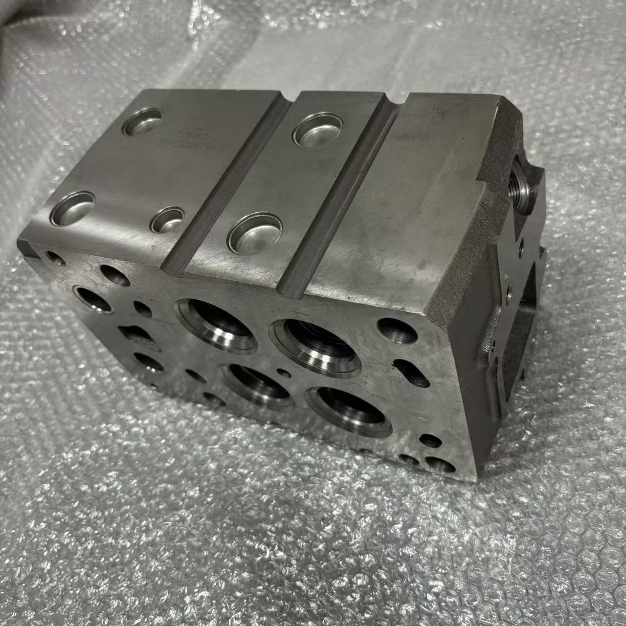 Cylinder Head 1007877683 P12 Export Type Engine Cylinder Head for Heavy Duty Truck Diesel Engine Parts