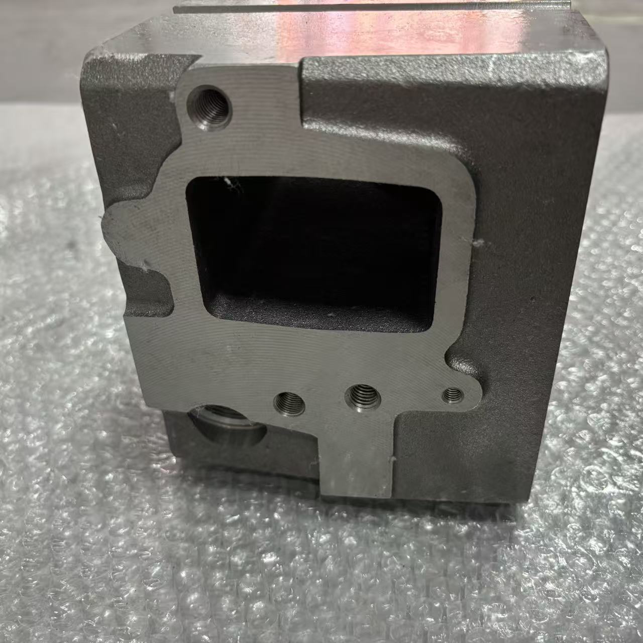 Cylinder Head 1007877683 P12 Export Type Engine Cylinder Head for Heavy Duty Truck Diesel Engine Parts