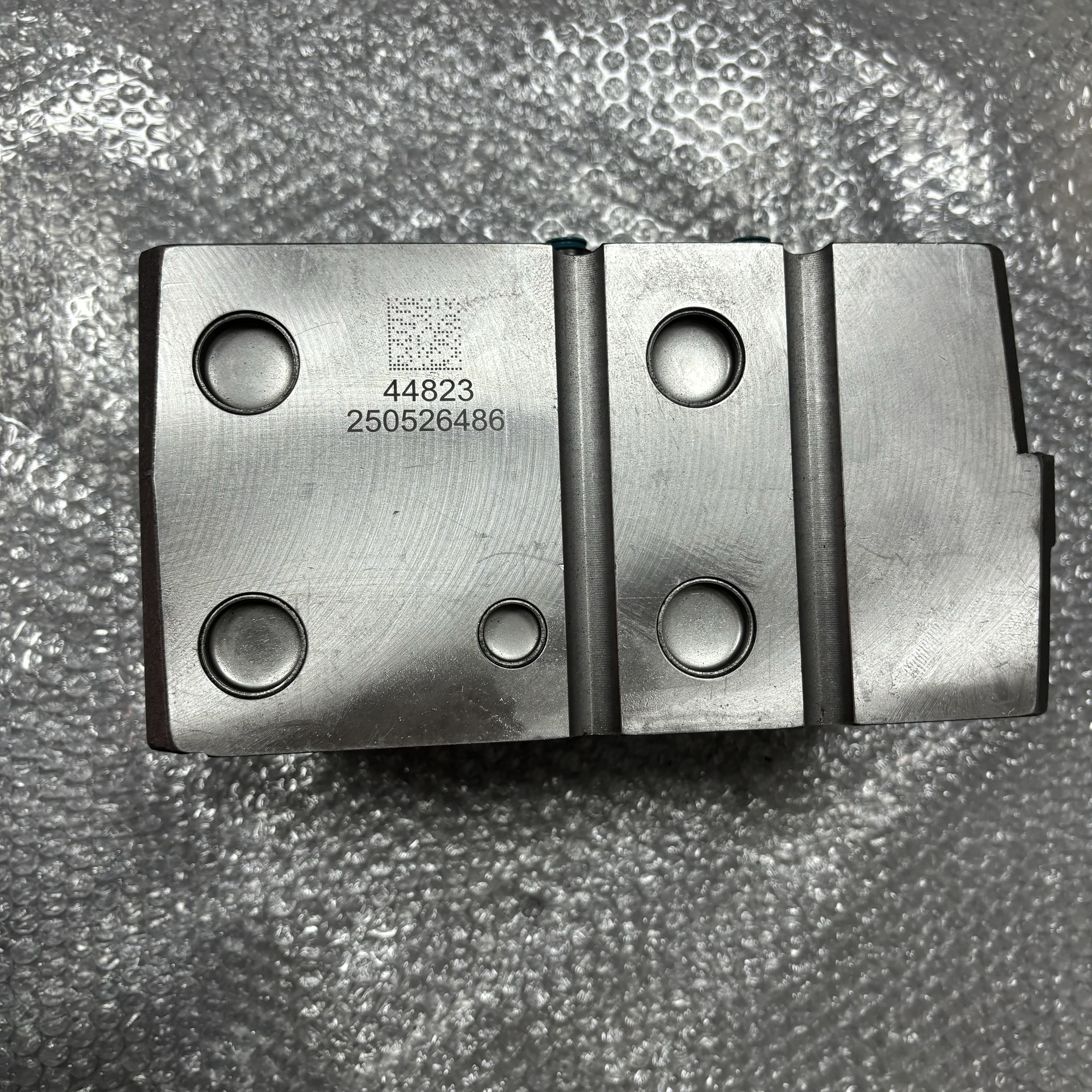 Cylinder Head 1005544823 P12 Engine Cylinder Head for Heavy Duty Truck Diesel Engine Parts