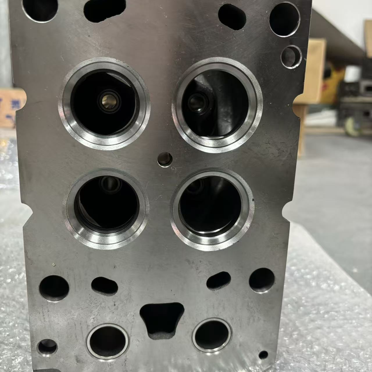 Cylinder Head 1005544823 P12 Engine Cylinder Head for Heavy Duty Truck Diesel Engine Parts