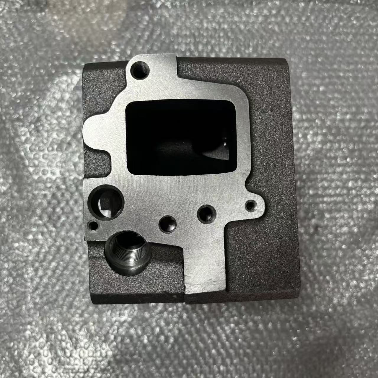 Cylinder Head 1004686210 P13 Four Valve Engine Cylinder Head for Heavy Duty Mining Truck Diesel Engine Parts
