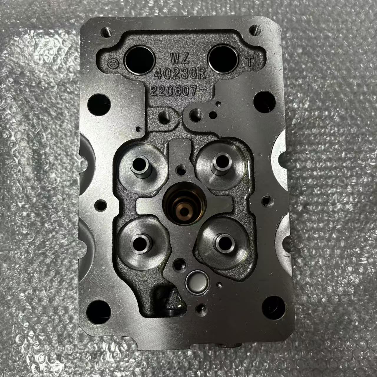 Cylinder Head 1004686210 P13 Four Valve Engine Cylinder Head for Heavy Duty Mining Truck Diesel Engine Parts