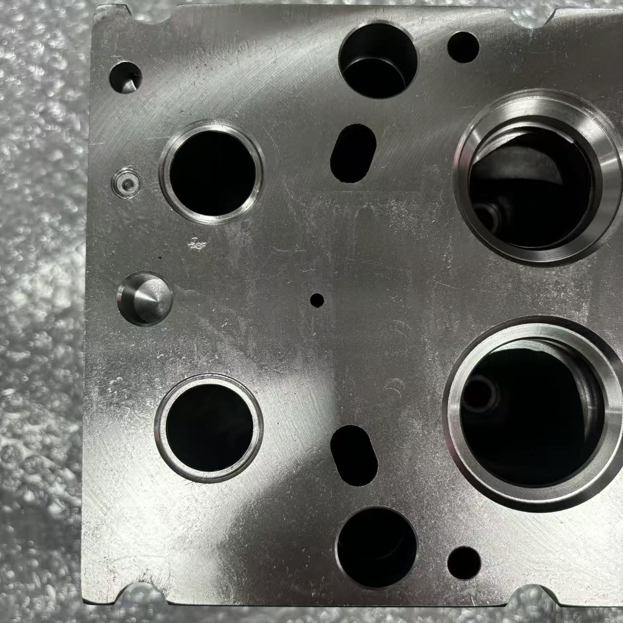 Cylinder Head 1002315422 P10 Four Valve Mechanical Pump Engine Cylinder Head for Heavy Duty Truck Diesel Engine Parts