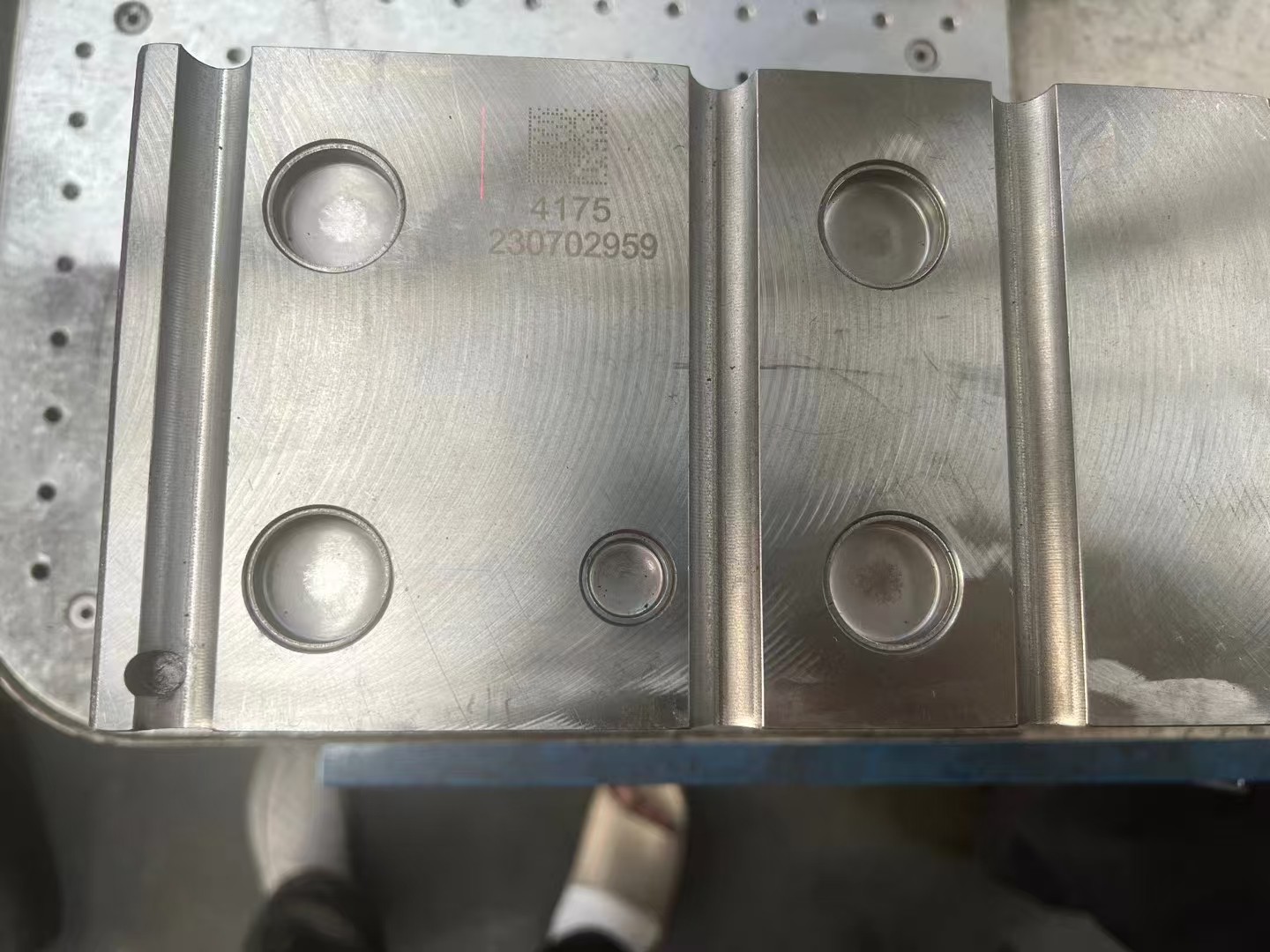 4175 Cylinder Head Engine Cylinder Head for Heavy Duty Truck Diesel Engine System Replacement Parts