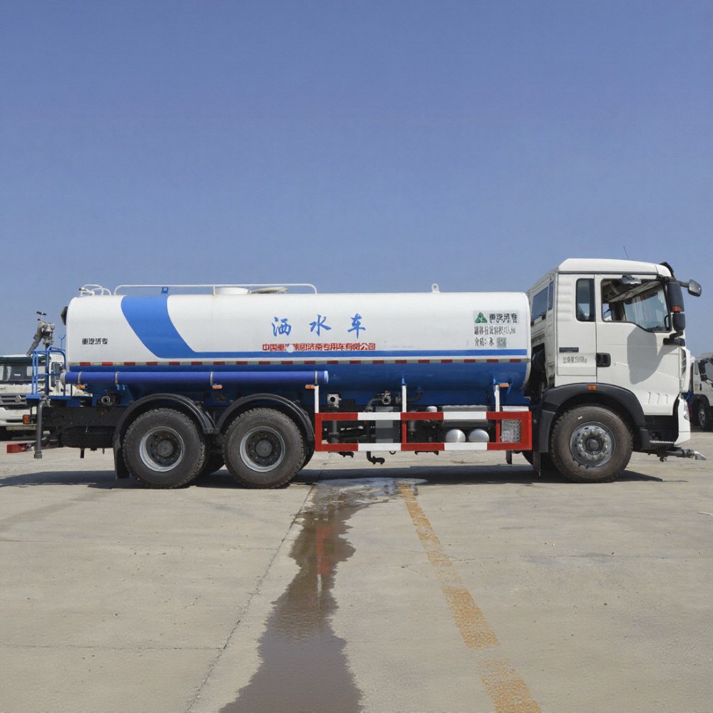 شاحنة صهريج مياه HOWO TX 6X4 مستعملة