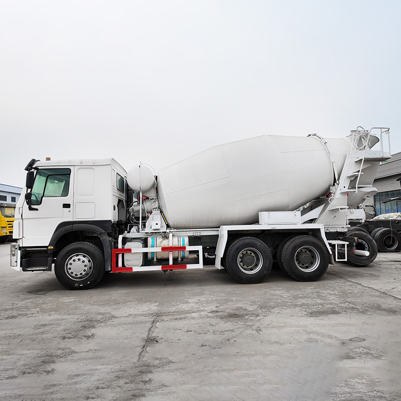 Camion malaxeur à béton Howo d'occasion 6x4