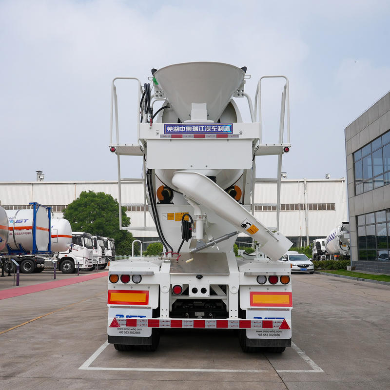Semi-remorque d’occasion de transport de matériaux pulvérulents CIMC Ruijiang série 14 carrés