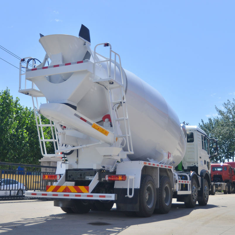 Camión mezclador Used Sinotruk Howo 8X4 de 12 ruedas