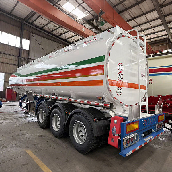 Semirremolque cisterna usado de aleación de aluminio de 3 ejes