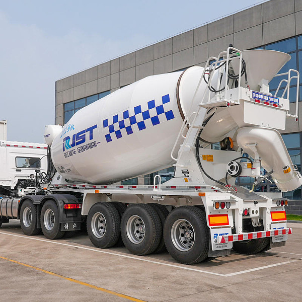 Semirremolque usado CIMC Ruijiang de la serie de 14 cuadrados para transporte de materiales en polvo
