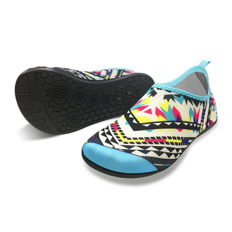 Kids Water Shoes Quick Dry Non Slip Barefoot Aqua Socks Boys Girls Colorful Print Beach Swimming Shoes for Pool Surf Walking
