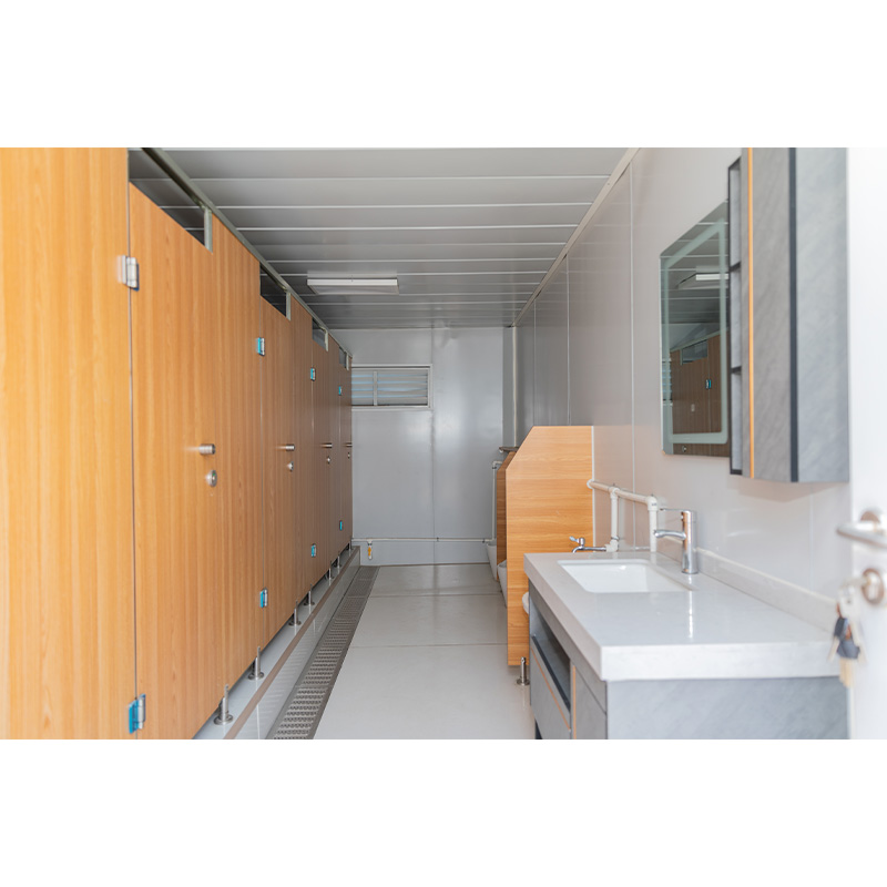 Baño interior con divisiones