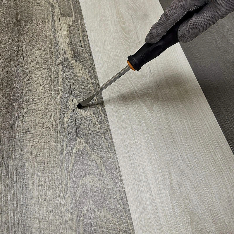 Customized Wooden Texture Vinyl Click Flooring 4mm 5mm 3.5mm 20mil Wear Layer Commercial Spc Waterproof Eco-Friendly Indoor